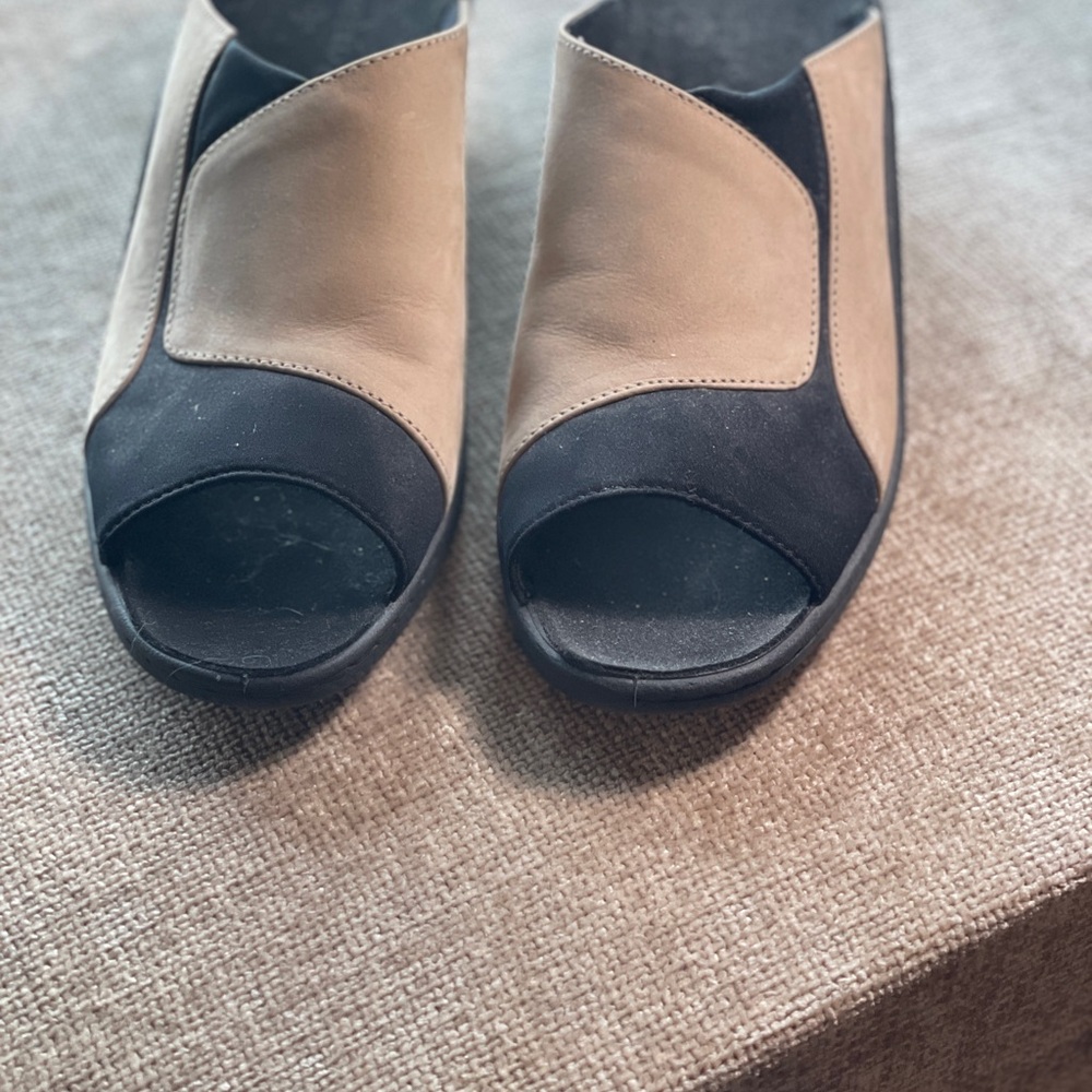 Black and Tan Sandals with Open Toe Design